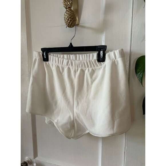 SHEIN curve women’s size 2x-large white shorts - Picture 2 of 7